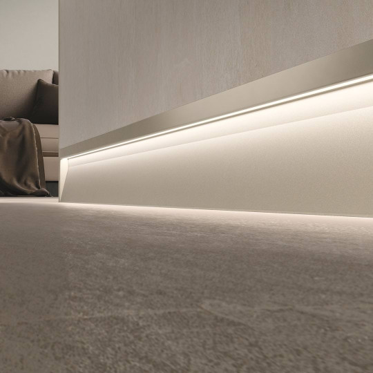 Alumīnija grīdlīste ar LED profilu 2,7m/63*10/sudrabs matēts Alumīnija grīdlīste ar LED profilu 2,7m/63*10/sudrabs matēts