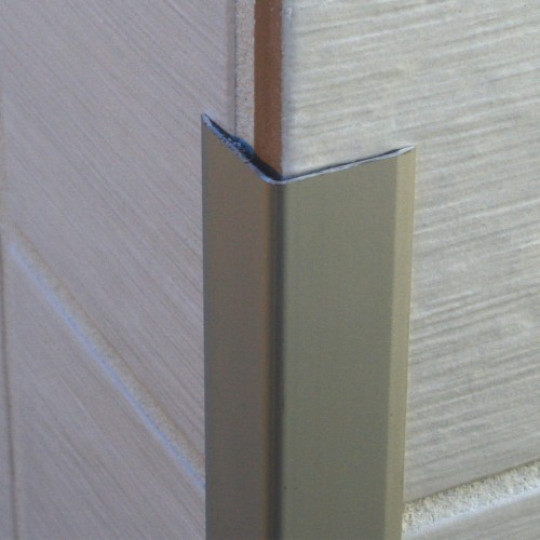 Alumīnija stūris 2,5m/20*20/antracīts Alumīnija stūris 2,5m/20*20/antracīts