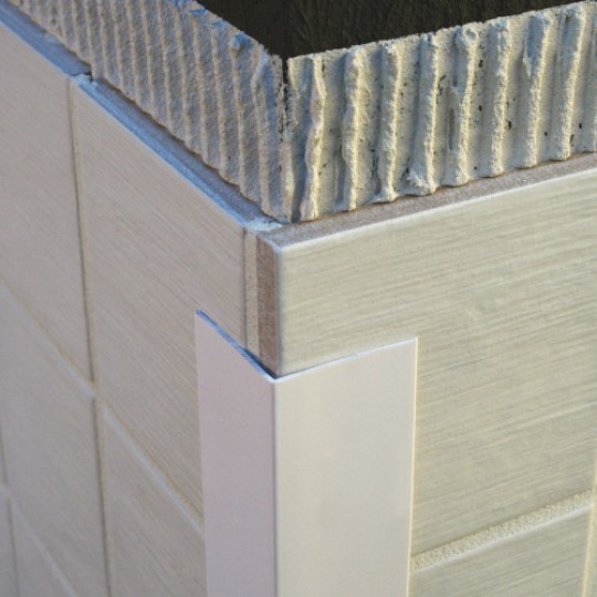 Stūra profils 2,5m/30*30/balta krāsa Stūra profils 2,5m/30*30/balta krāsa