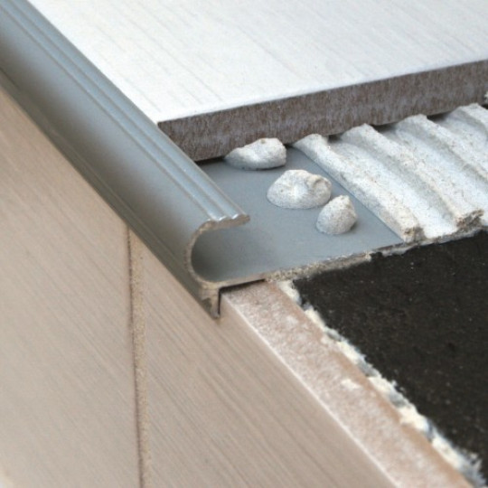 Kāpņu profils 2,6m/10*37/spīdīgs sudrabs Kāpņu profils 2,6m/10*37/spīdīgs sudrabs