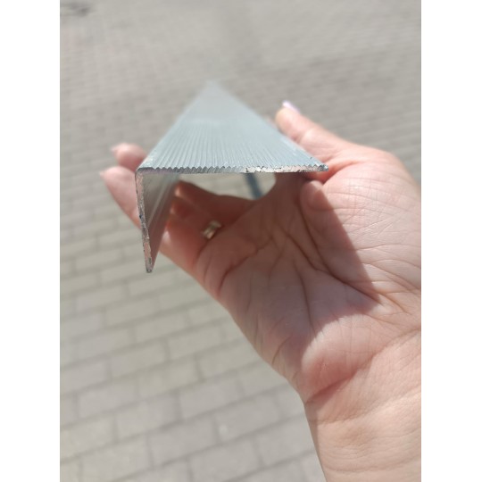 Kāpņu profils 2,77/50*30/dabīgs alumīnījs Kāpņu profils 2,77/50*30/dabīgs alumīnījs